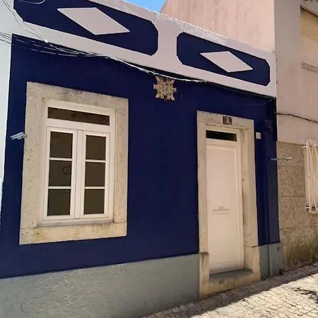 Cozy Family In Cascais